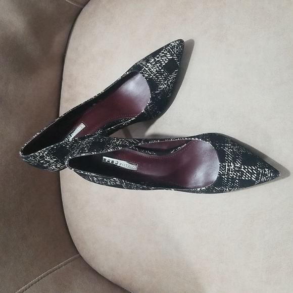 BCBGeneration suede pointed toe  heels - Picture 9 of 9